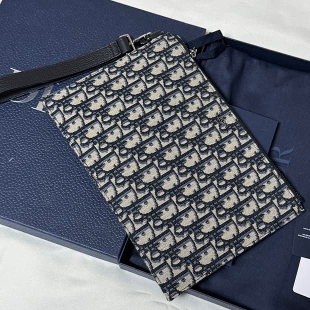 디올 오블리크 A5 파우치