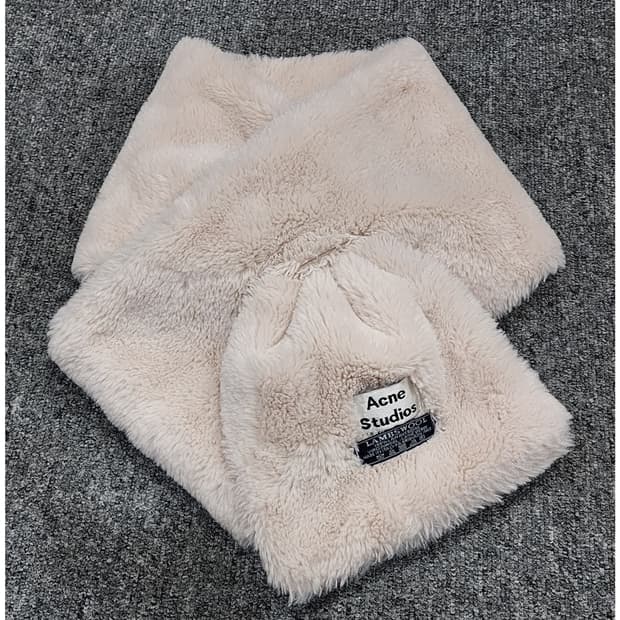 아크네 스튜디오 램스울 퍼 머플러 목도리