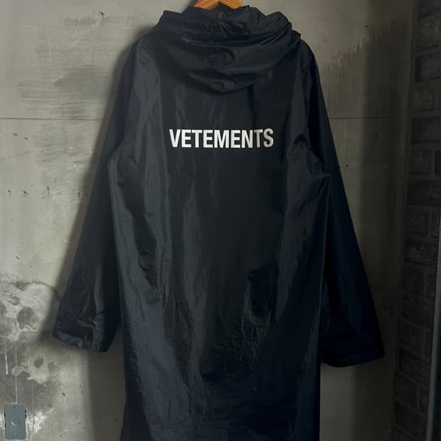 베트멍 VETEMENTS 레인 코트