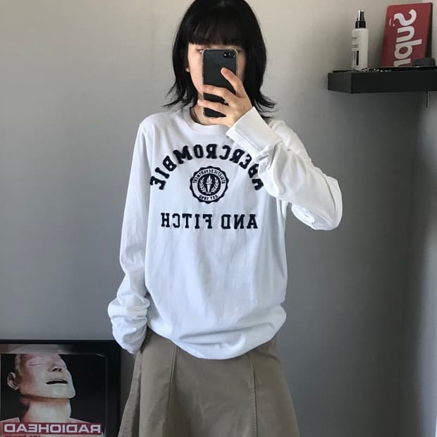 아베크롬비 중앙 자수로고 화이트 롱슬리브