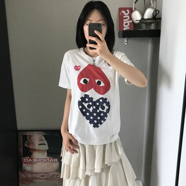 (W) 플레이 꼼데가르송 폴카 닷 업사이드 다운하트 반팔티 아이보리