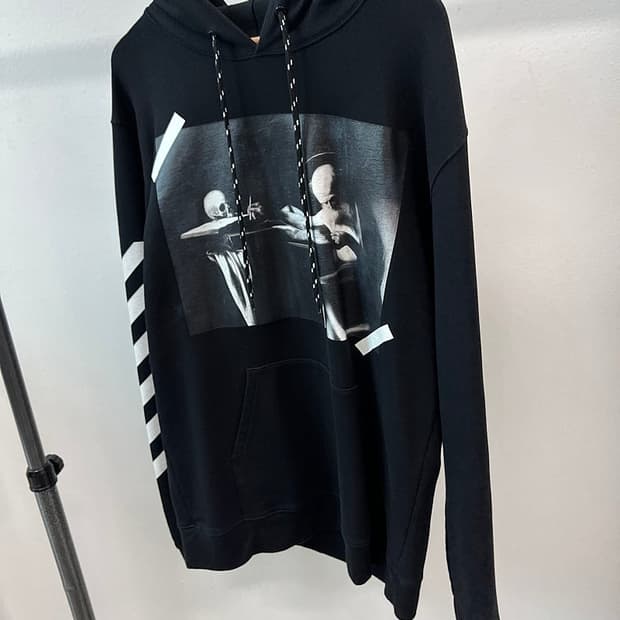 100-105) 오프화이트 카라바조 후드티 