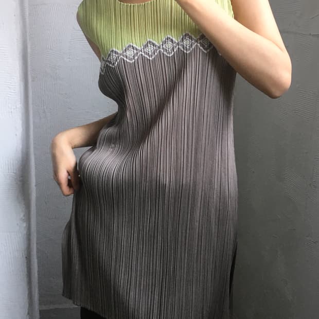 Pleats Please 플리츠플리즈 그린-브라운 슬리브리스 원피스 