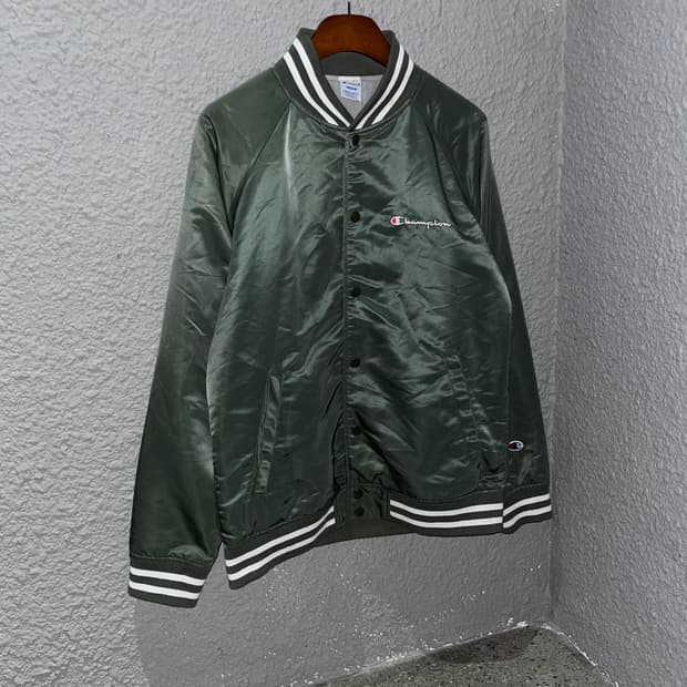 챔피온 올리브 새틴 바시티 자켓