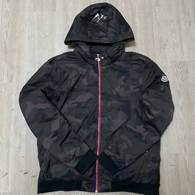 몽클레어 남성 카모플라쥬 로고 와펜 패딩 점퍼 XXL 
