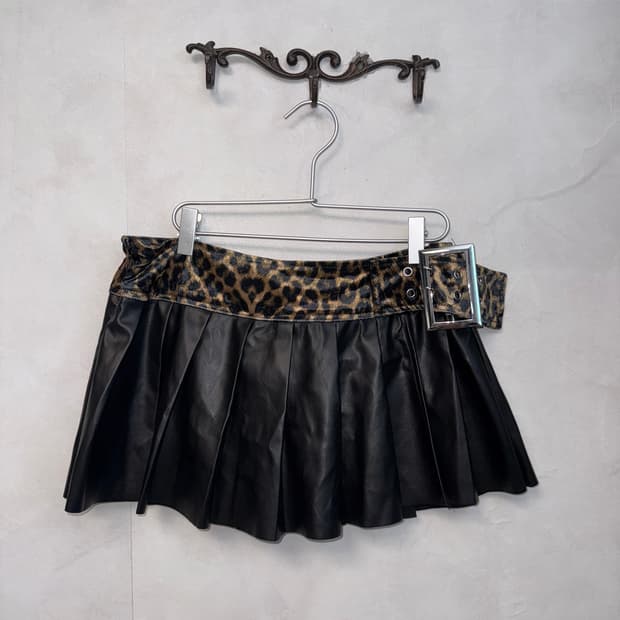 Black leopard belted pleats mini skirt