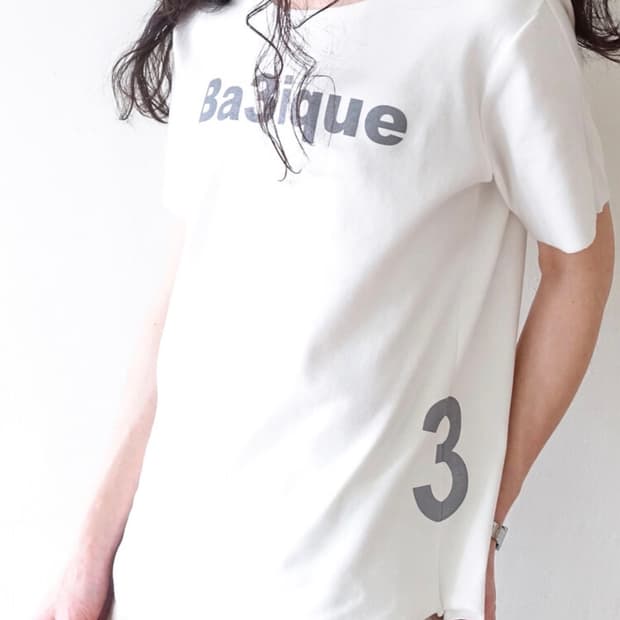구해요) 샵페어리 루즈 로고 티셔츠 아이보리