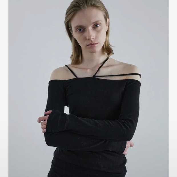 세릭 off shoulder tied up top