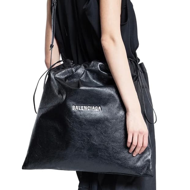 발렌시아가 남성 가죽 크로스백 숄더백 블랙 팝니다