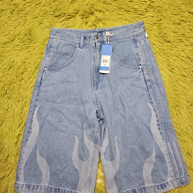 새상품 아디다스 플레임 데님 쇼츠 33