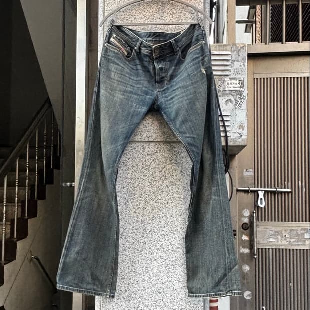 디젤 자티니 008RQ 부츠컷 데님 팬츠
