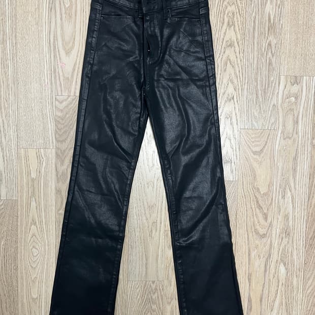 Paige 블랙 코팅 스트레이트 데님