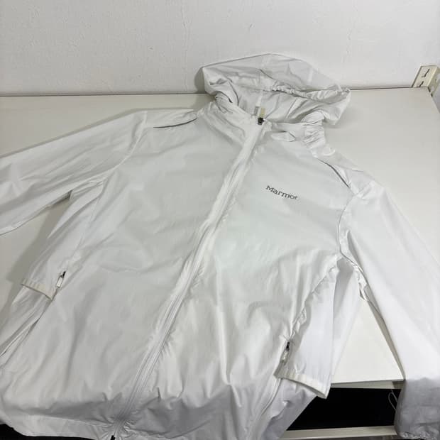 M 마모트 크림화이트 기본로고 등산 경량바람막이