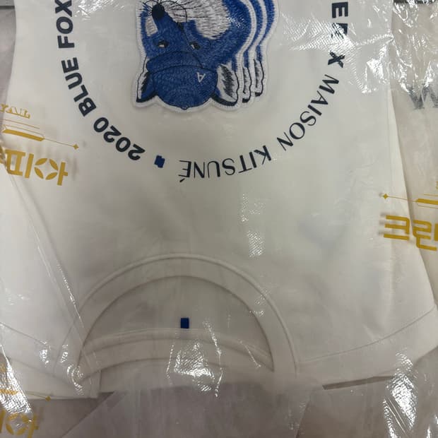 아더에러 메종키츠네 반팔 a1