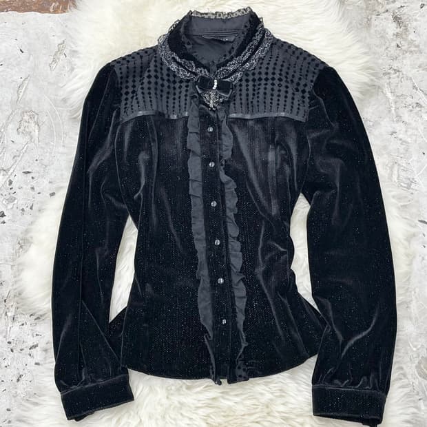 고딕 벨벳 프릴 블라우스