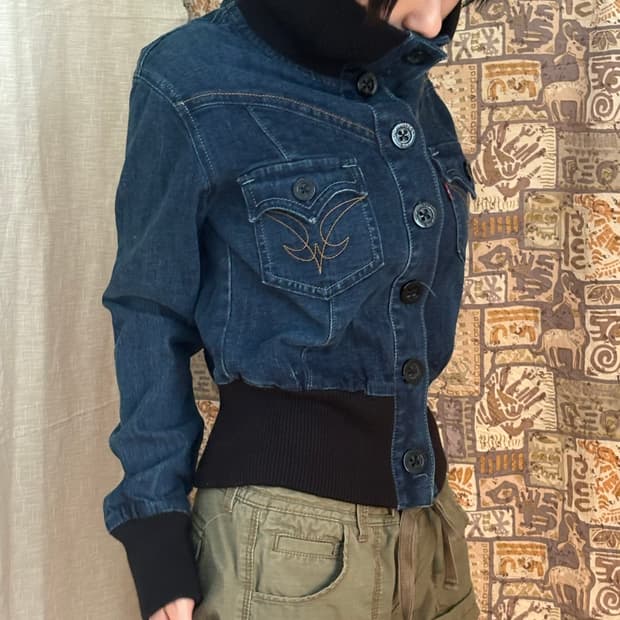Levi‘s Dae-nim Short Bomber