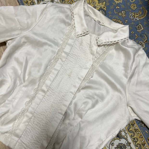 빈티지 화이트 블라우스 Free