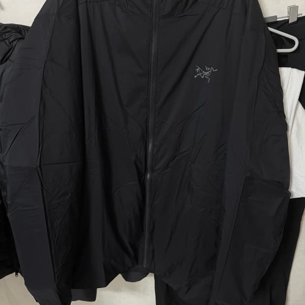 아크테릭스 아톰 후디 블랙 25FW (9556)