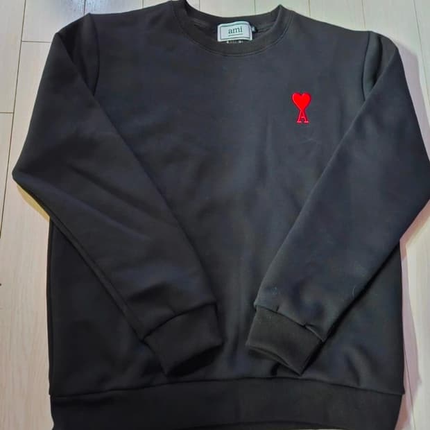 아미 하트기모 맨투맨