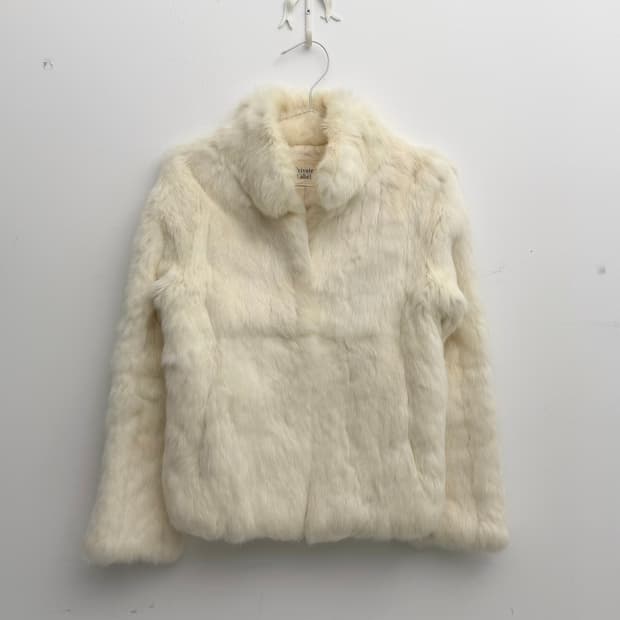 아이보리 토끼퍼 자켓