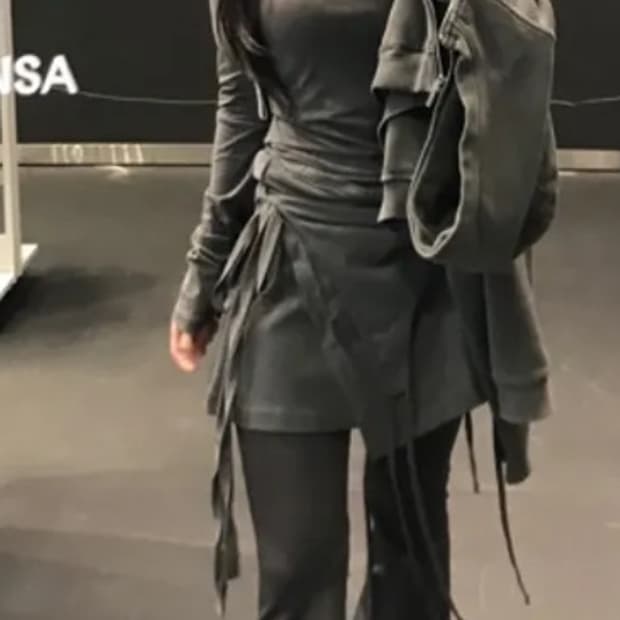 나체 폴드 레이어드 스커트