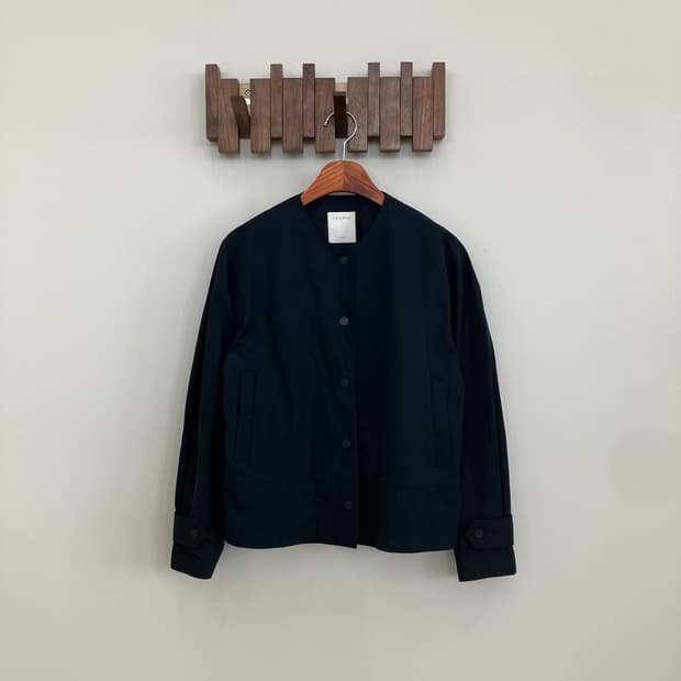 산드로 네이비 폴리에스터 논카라 자켓 가디건