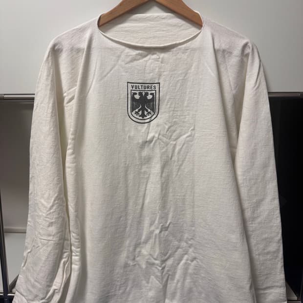 이지 벌쳐스 veltures 머천 롱슬리브 화이트