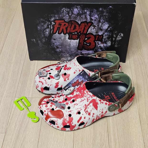 270 새제품) 크록스 X 13일의 금요일 클로그 슬리퍼 샌들 할로윈