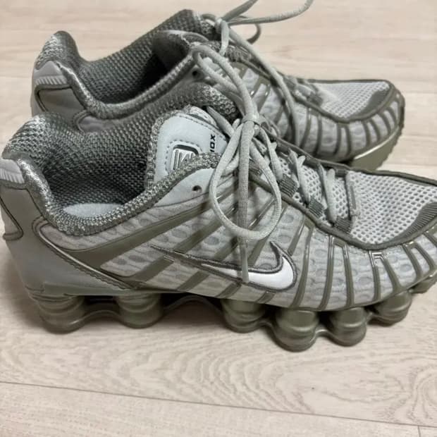 나이키 샥스 TL 라이트 실버 화이트 235