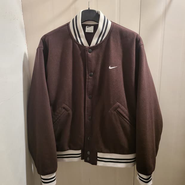 [L]나이키 NSW어센틱 바시티 브라운자켓