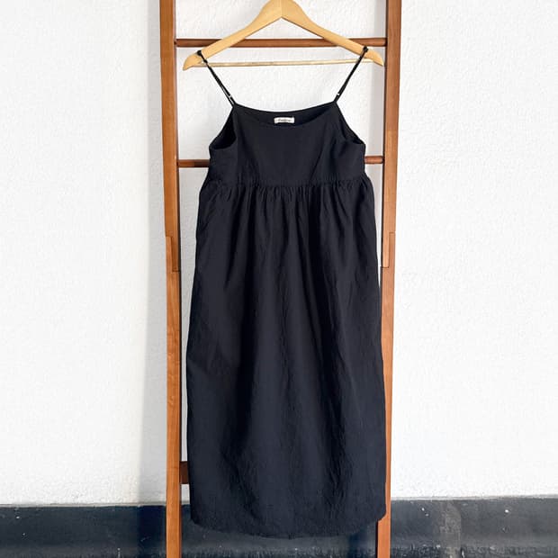 모카 안개 블랙 펀칭 원피스