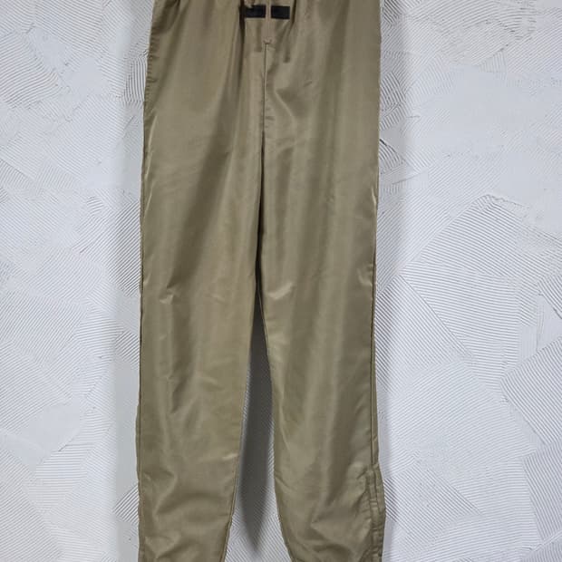 Fear of God 에센셜 트랙 팬츠 베이지