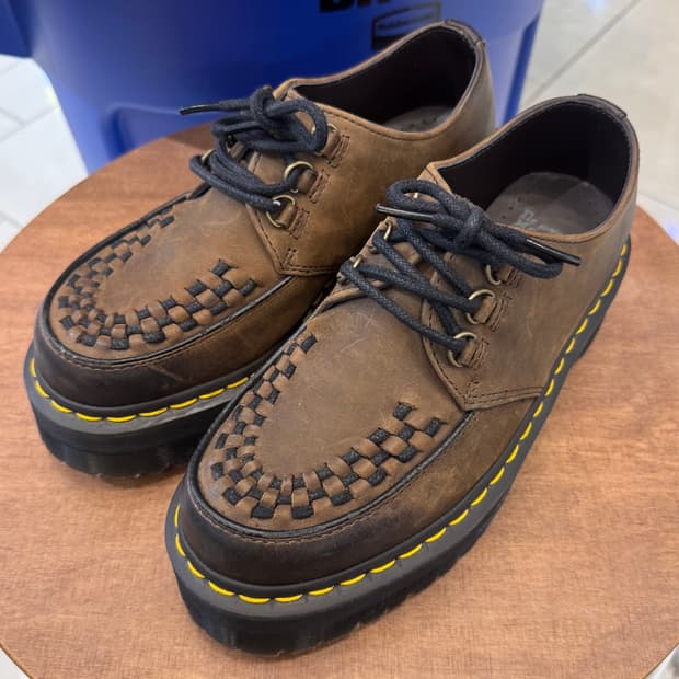 닥터마틴 애슐리 클리퍼 ‘다크브라운’