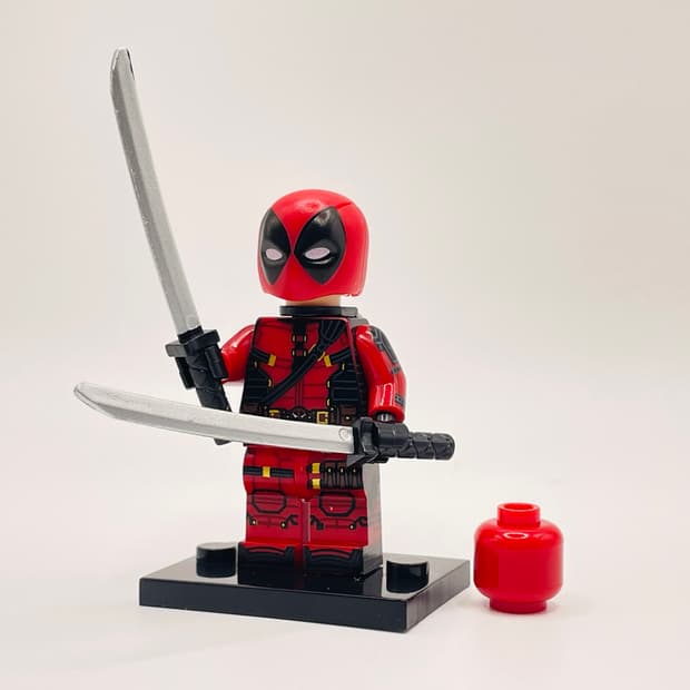 마블 피규어 데드풀(배송비 포함 가격)