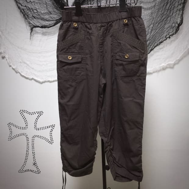 Brown shirring cargo capri pants