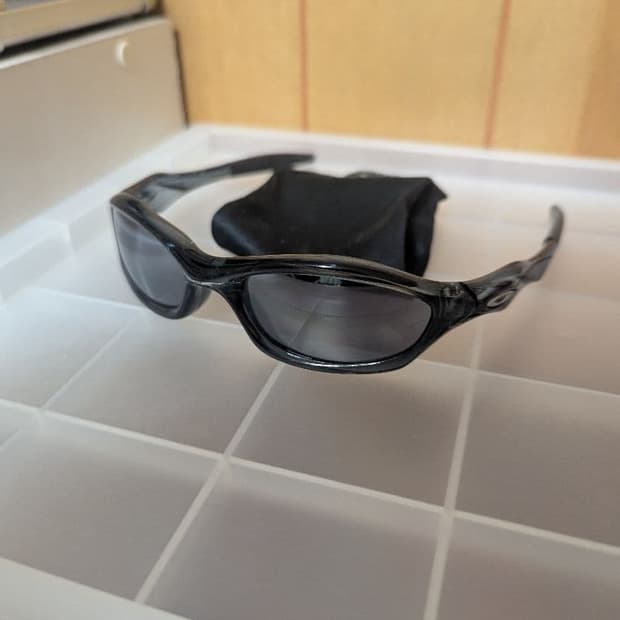오클리 언노운 (Oakley Unknown) 크리스탈 블랙 선글라스