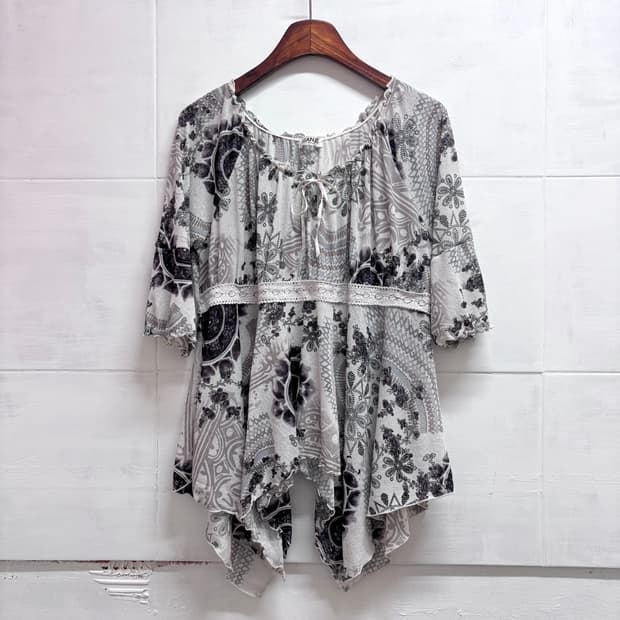 GANIEL 히피 페이즐리 페어리 언발 프릴 블라우스 JPN