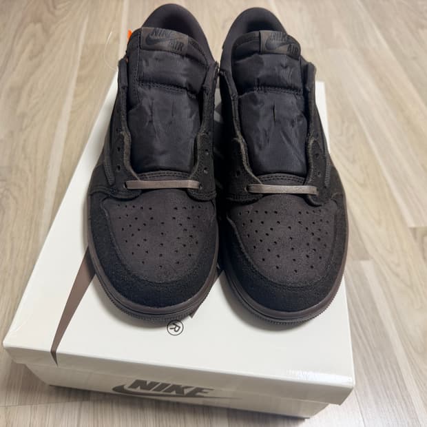 나이키 조던1 트래비스 스캇 벨벳 브라운 275