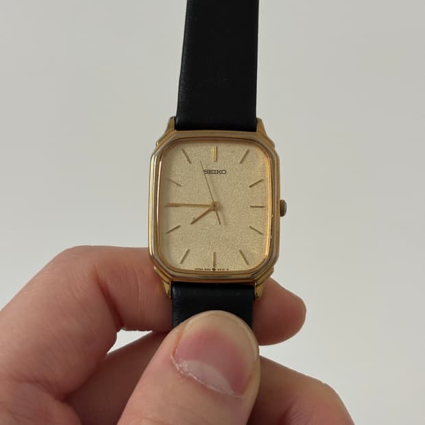 1980년대 텍스쳐 다이얼 골드 스퀘어 쿼츠 남성