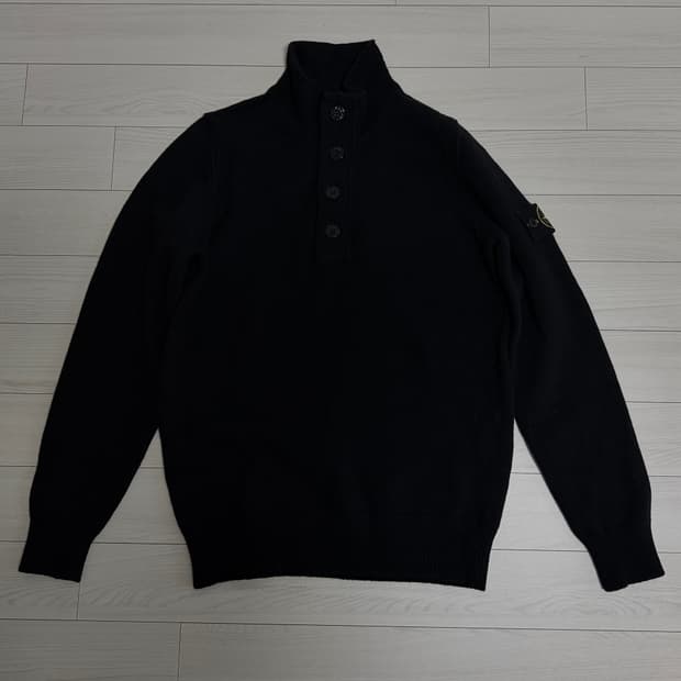 스톤아일랜드 하이 넥 하프 버튼 램스울 니트 블랙 M