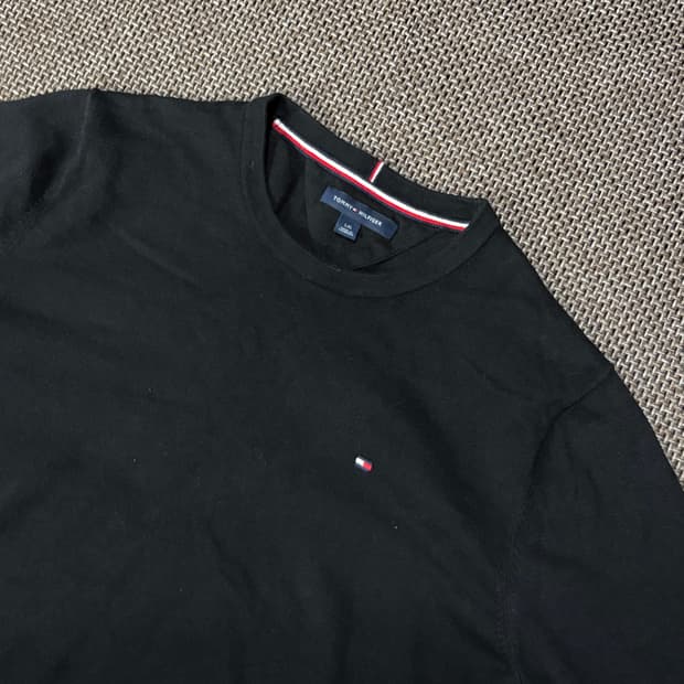 타미힐피거 블랙 니트 맨투맨