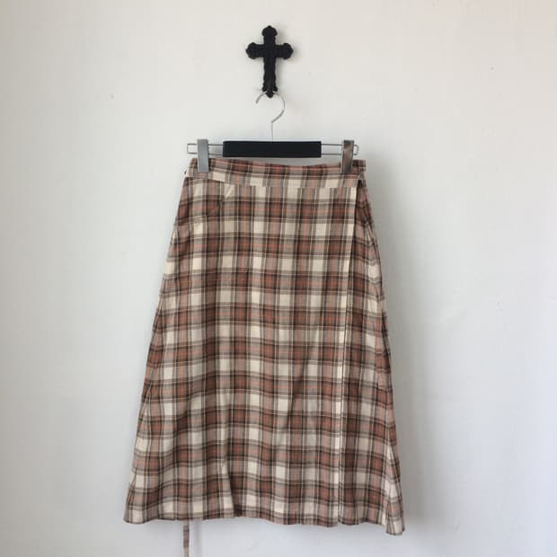 Check pattern wrap skirt