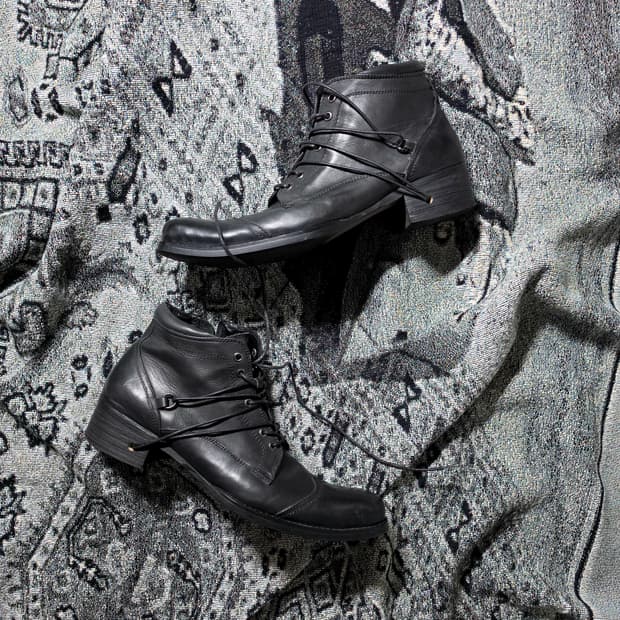 훕데두 레이스 스루 블랙 레더 부츠