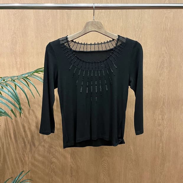 랑방 컬렉션 7부 블라우스 스퀘어넥 비즈 자수 디테일 슬림핏 블랙