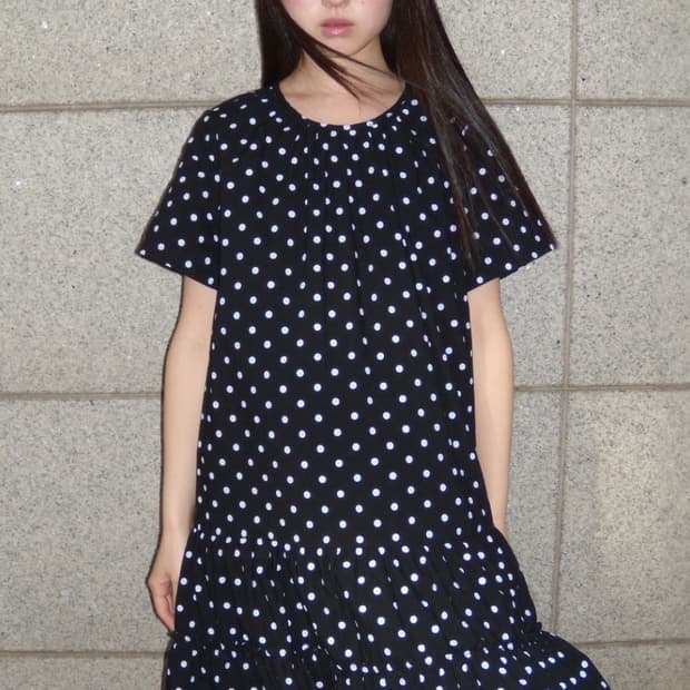 론론 프릴 도트 원피스 네이비