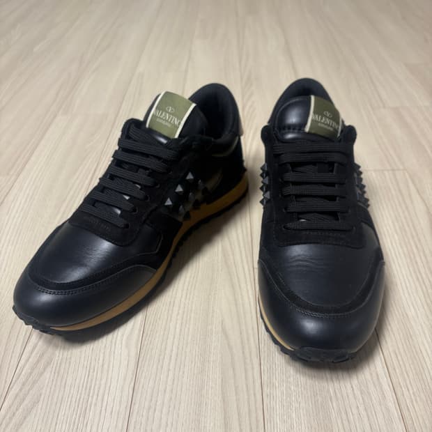 발렌티노 락스터드 스니커즈