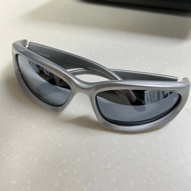 발렌시아가 스위프트 오발 선글라스 실버