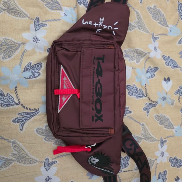 새상품 트래비스 스캇 캑터스잭 크로스백 웨이스트백