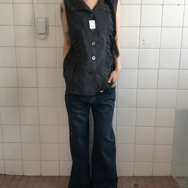 Shirring point glossy vest