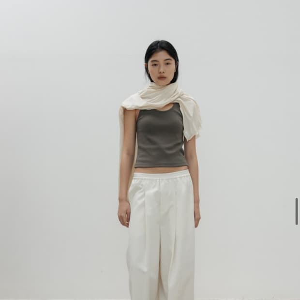 네세서리 Wide Pleated Banding Pants (Cream)